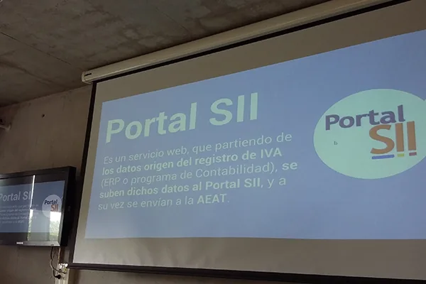 Diapositiva que explica Portal SII, el servicio web que envía los datos del registro de IVA a la AEAT