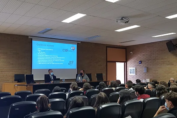 Presentación de CAI Sistemas Informáticos ante los estudiantes de la USC de Lugo